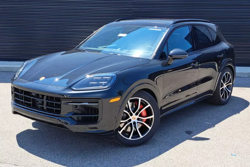 2025 Porsche Cayenne GTS photo 1