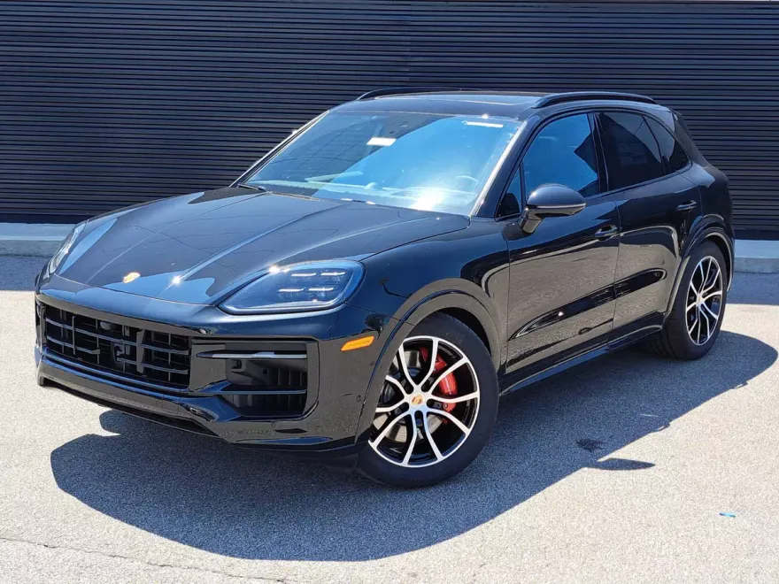 2025 Porsche Cayenne GTS photo 1