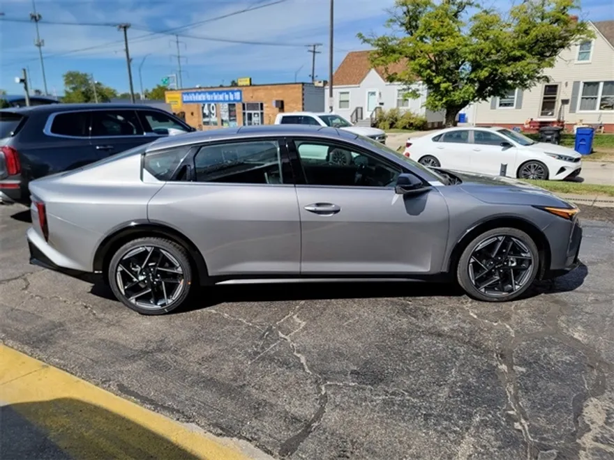 2025 Kia K4 GT-Line photo 1