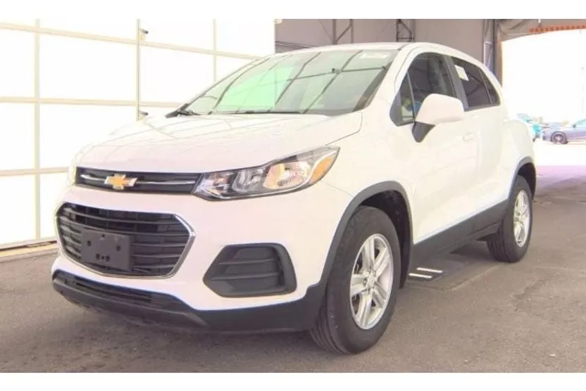 2022 Chevrolet Trax LS photo 1