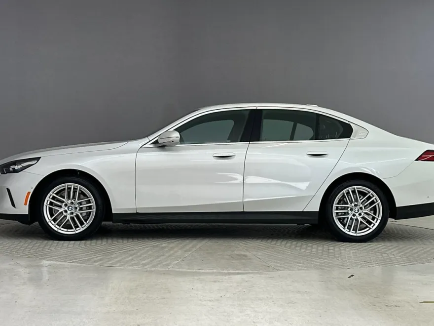 2024 Bmw 530i photo 1
