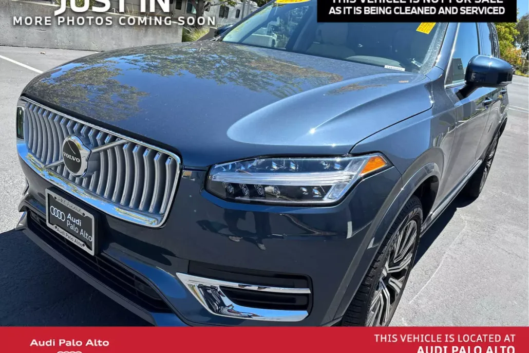2025 Volvo XC90 Core photo 1
