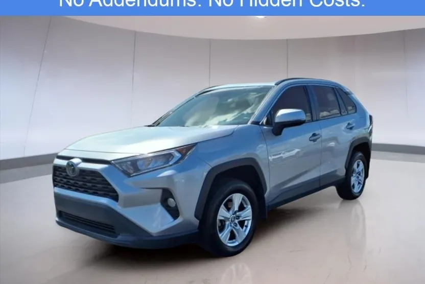 2020 Toyota RAV4 XLE photo 1
