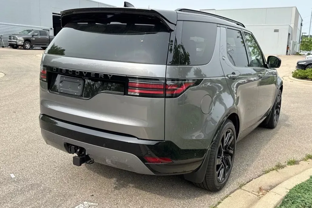 2025 Land Rover Discovery SE photo 1