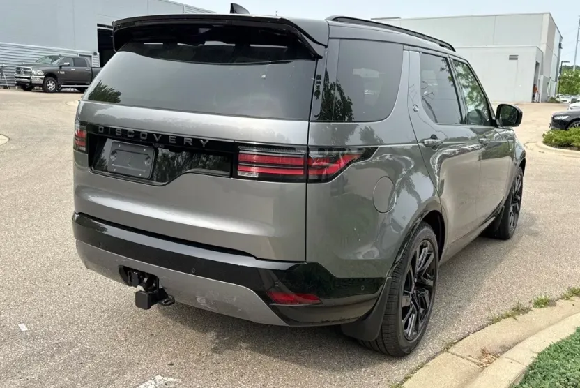 2025 Land Rover Discovery SE photo 1