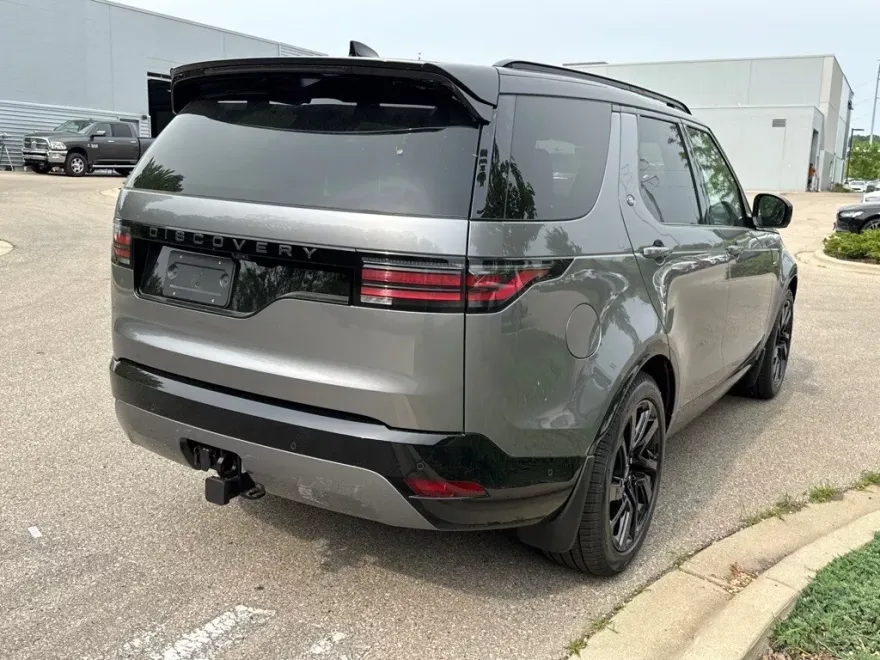 2025 Land Rover Discovery SE photo 1