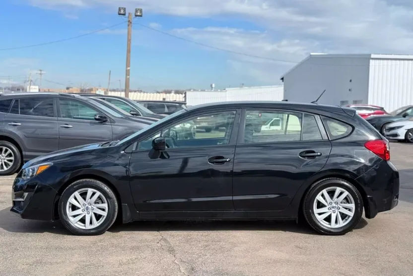 2016 Subaru Impreza 2.0i Premium photo 1