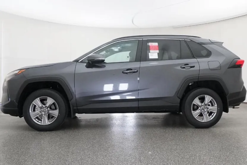 2025 Toyota RAV4 XLE photo 1