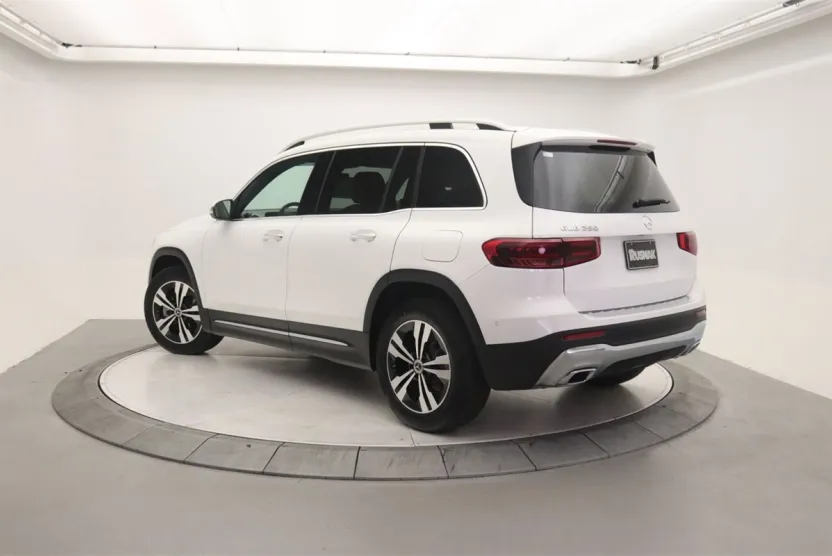 2025 Mercedes Benz GLB 250 photo 1