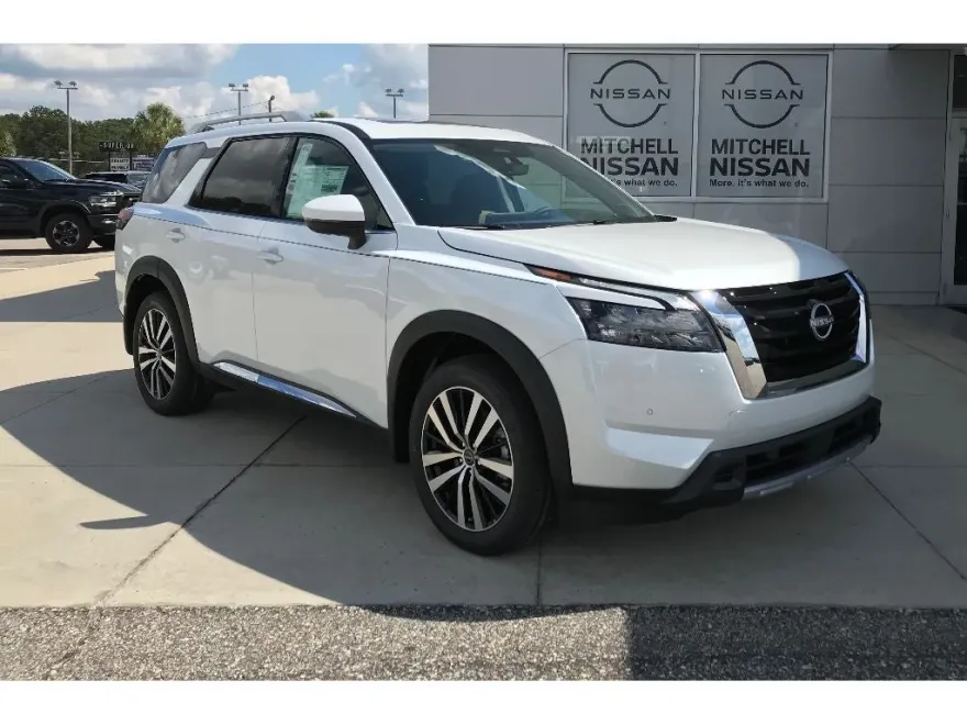 2025 Nissan Pathfinder Platinum photo 1