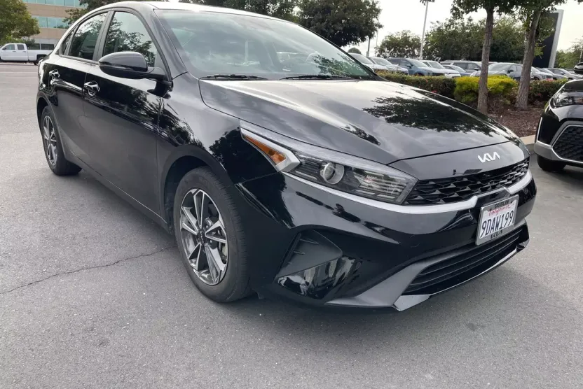 2023 Kia Forte LXS photo 1