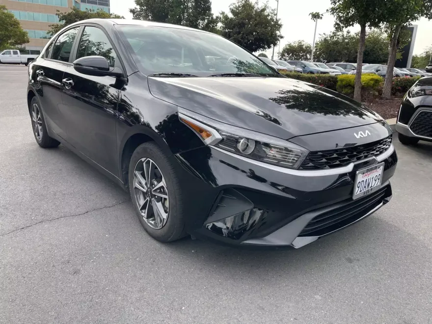 2023 Kia Forte LXS photo 1