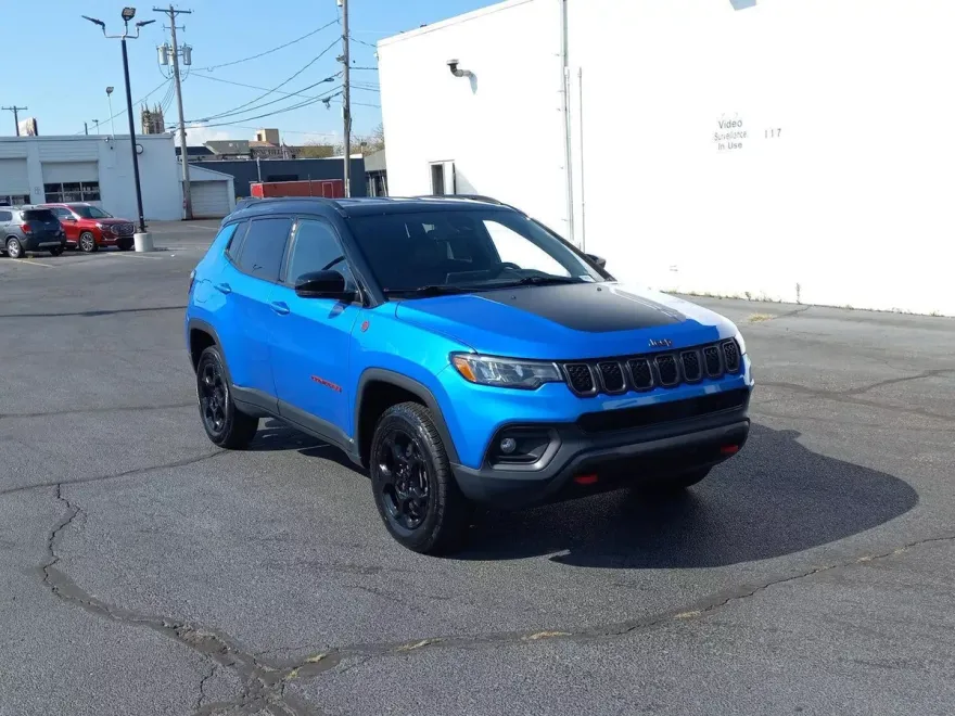 2024 Jeep Compass Trailhawk photo 1