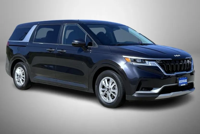 2022 Kia Carnival LXS photo 1