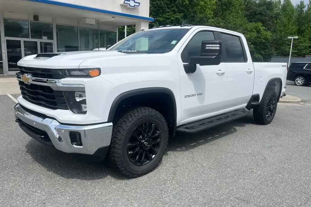 2025 Chevrolet Silverado 2500HD LT photo 1