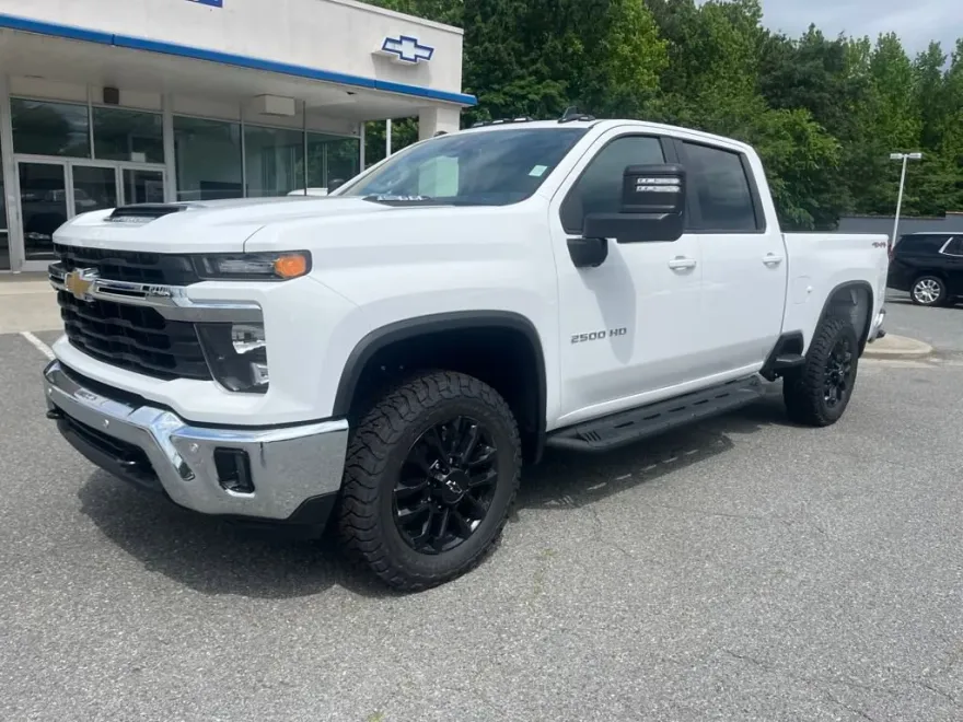 2025 Chevrolet Silverado 2500HD LT photo 1
