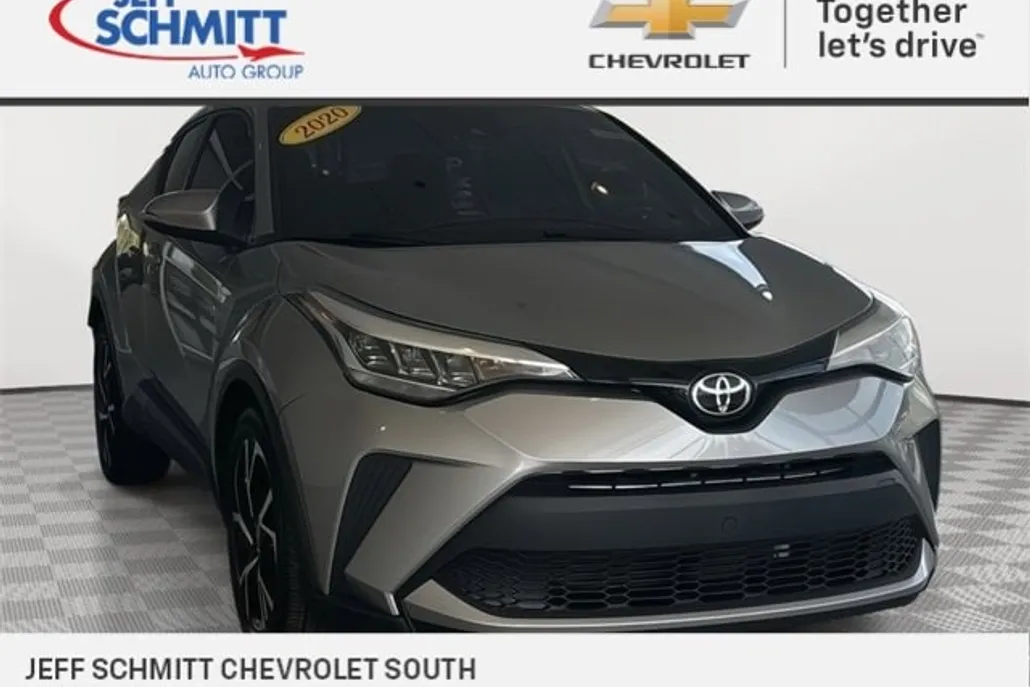 2020 Toyota C-HR LE photo 1