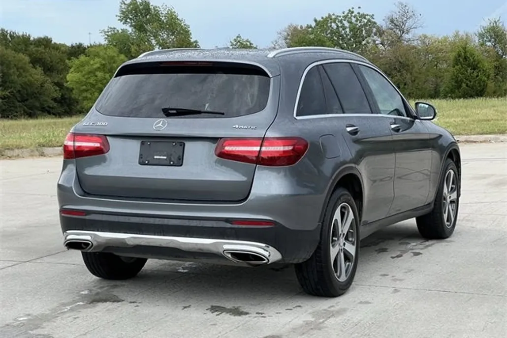 2017 Mercedes Benz GLC 300 4MATIC photo 1