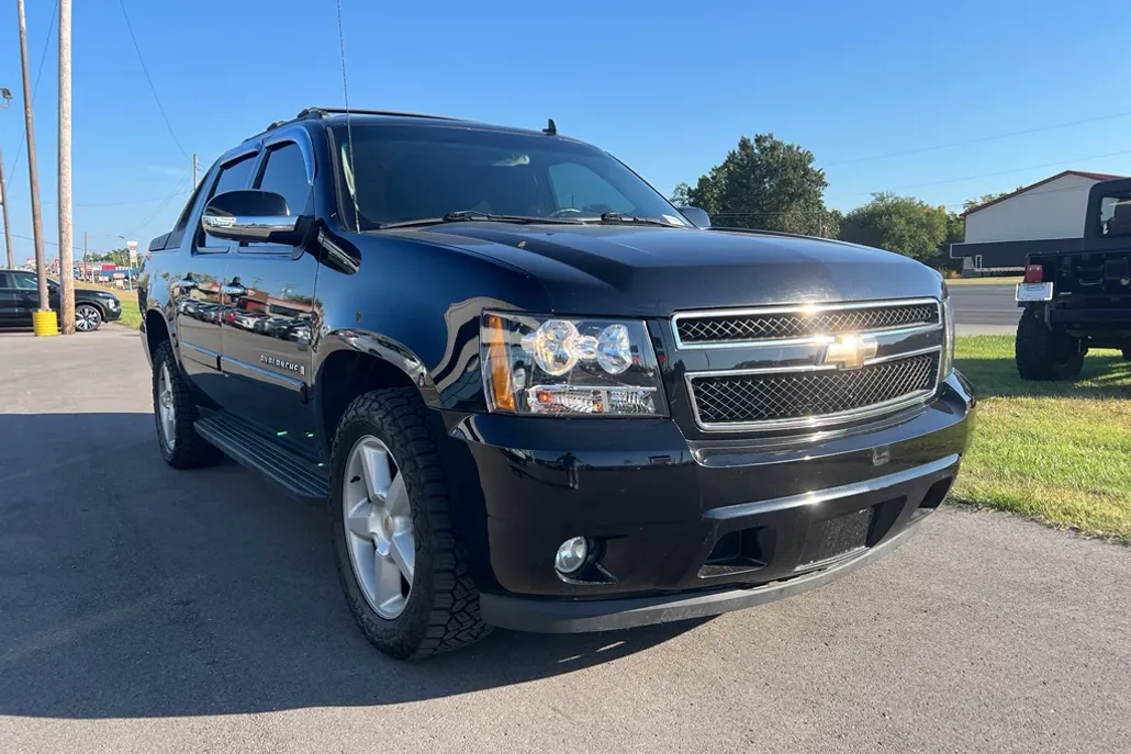 2008 Chevrolet Avalanche LS photo 1