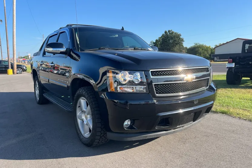 2008 Chevrolet Avalanche LS photo 1
