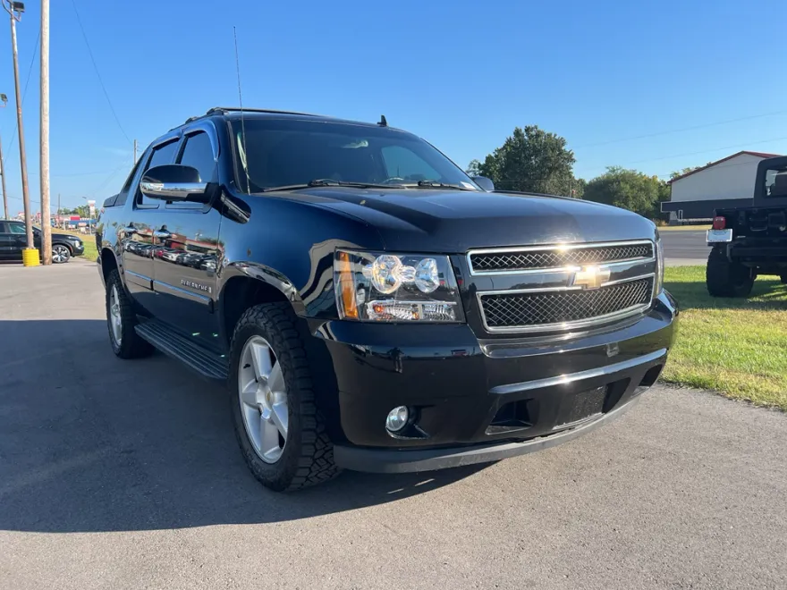 2008 Chevrolet Avalanche LS photo 1