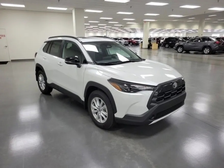 2026 Toyota Corolla Cross LE photo 1