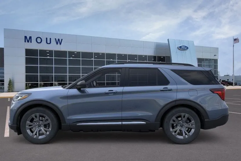 2025 Ford Explorer photo 1