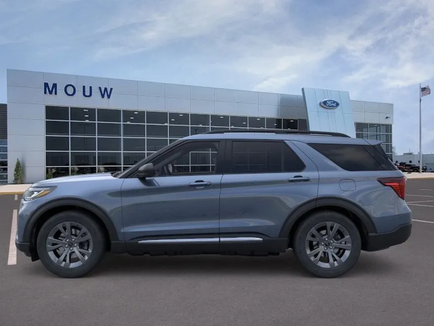 2025 Ford Explorer photo 1