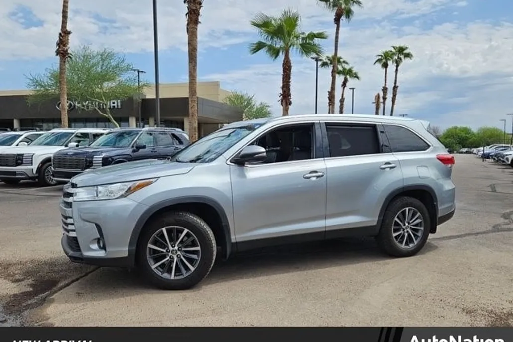 2019 Toyota Highlander XLE photo 1