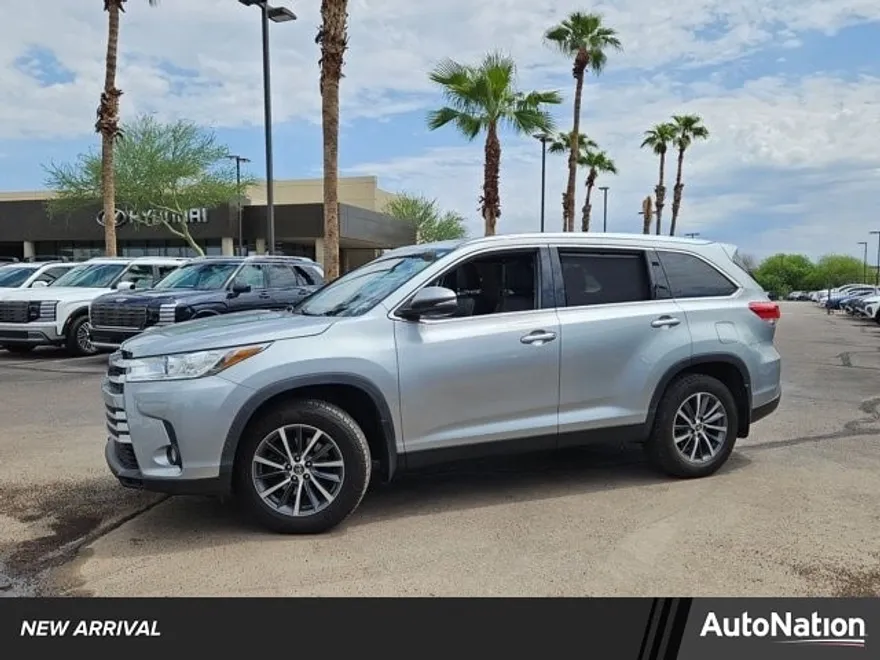2019 Toyota Highlander XLE photo 1
