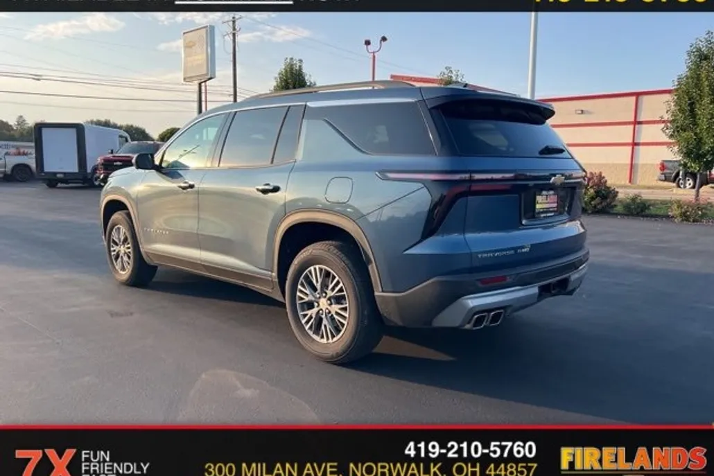 2025 Chevrolet Traverse photo 1