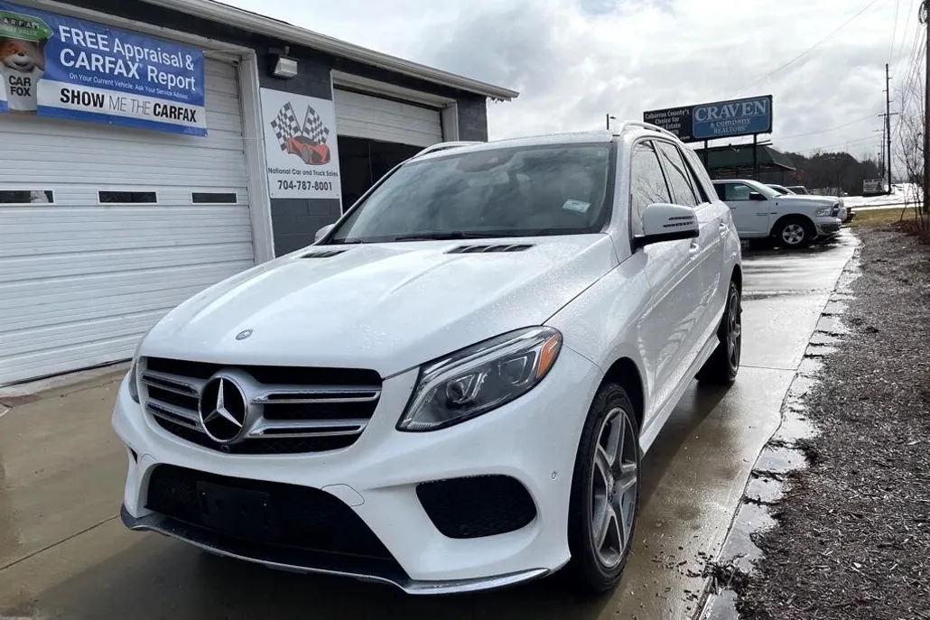 2016 Mercedes Benz GLE 4MATIC photo 1