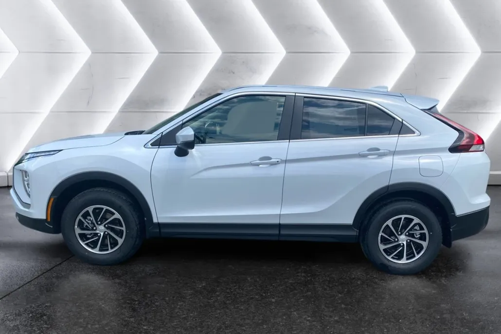 2025 Mitsubishi Eclipse Cross ES photo 1