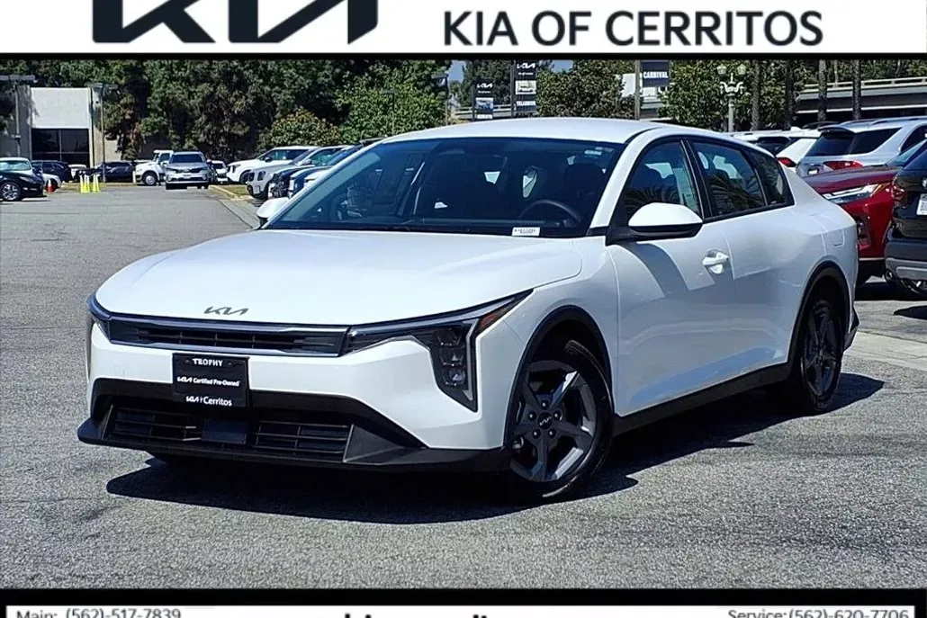 2025 Kia K4 LXS photo 1