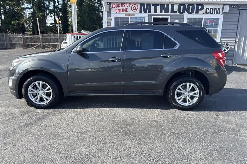 2017 Chevrolet Equinox LT photo 1