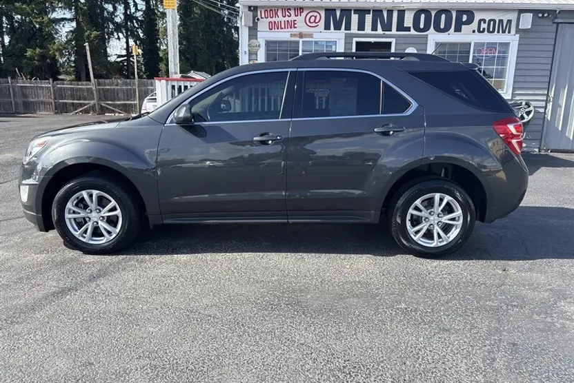 2017 Chevrolet Equinox LT photo 1