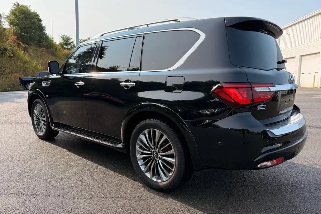 2019 Infiniti QX80 Luxe photo 1