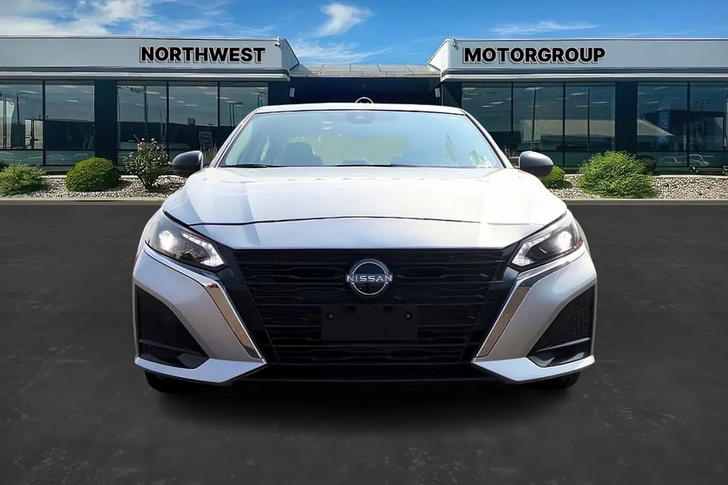 2024 Nissan Altima 2.5 SV photo 1