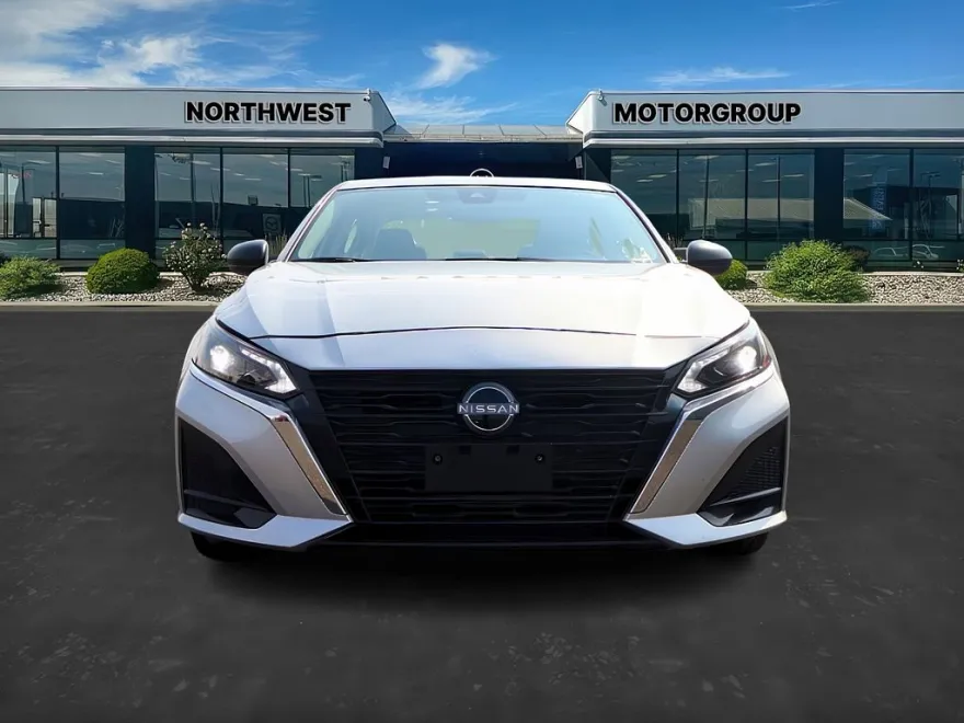 2024 Nissan Altima 2.5 SV photo 1