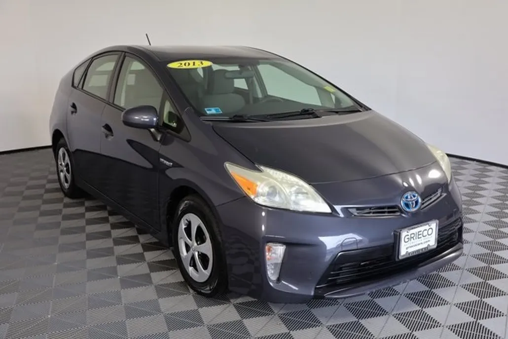 2013 Toyota Prius One photo 1