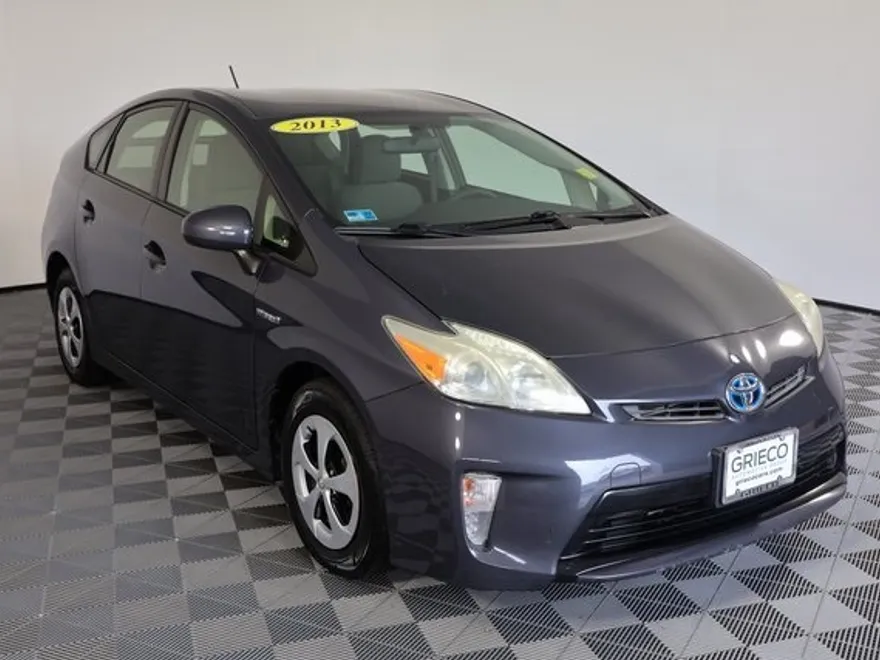 2013 Toyota Prius One photo 1