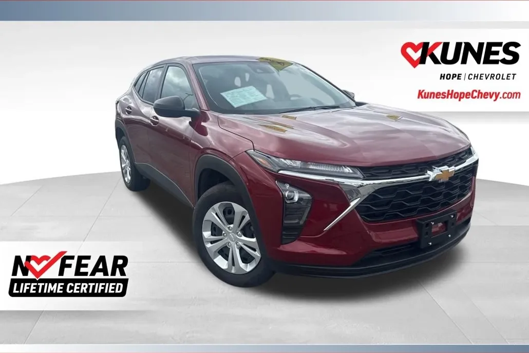 2025 Chevrolet Trax LS photo 1