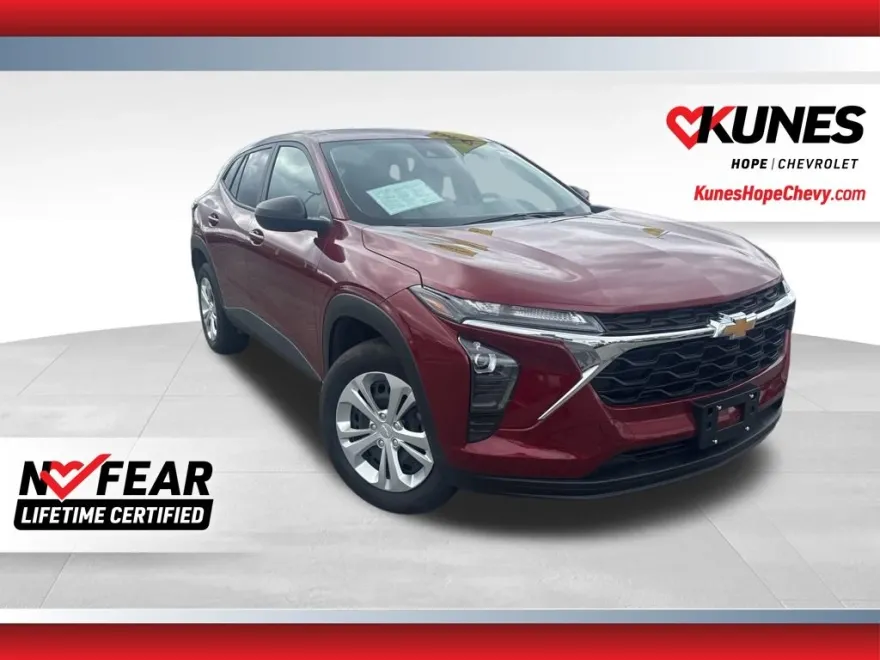 2025 Chevrolet Trax LS photo 1