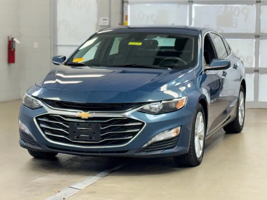 2024 Chevrolet Malibu 1LT photo 1