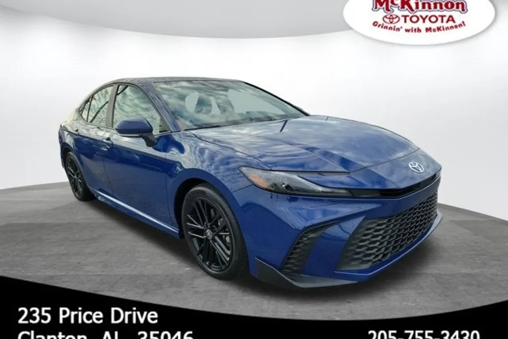 2025 Toyota Camry SE photo 1