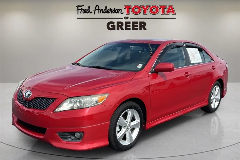 2011 Toyota Camry SE photo 1