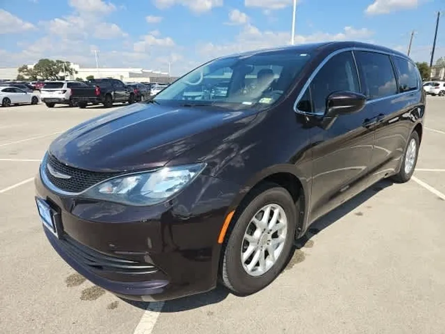 2017 Chrysler Pacifica Touring photo 1