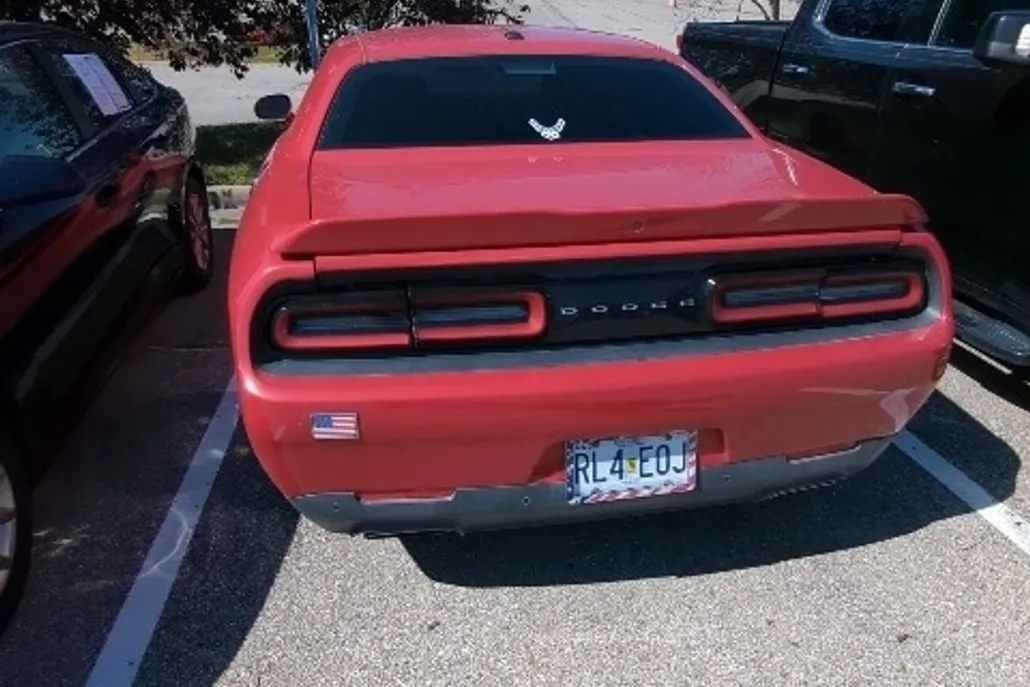 2016 Dodge Challenger SXT Plus photo 1