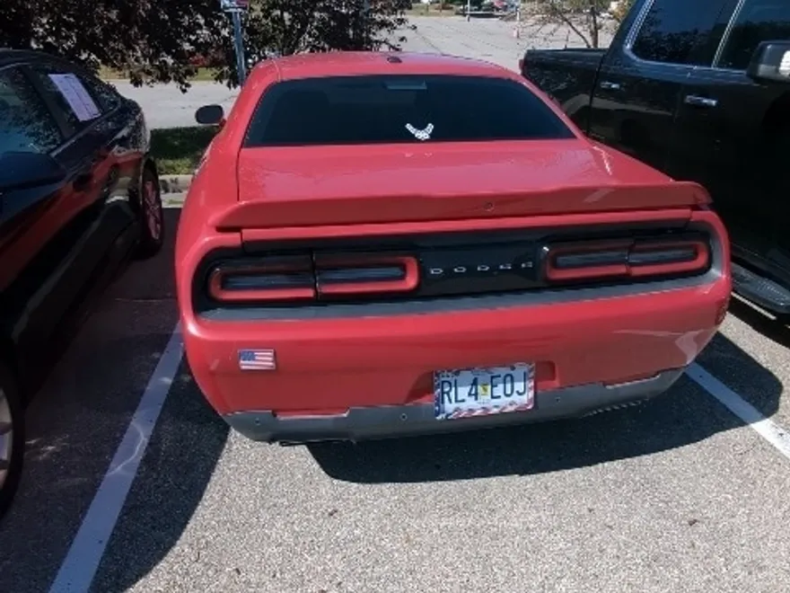 2016 Dodge Challenger SXT Plus photo 1