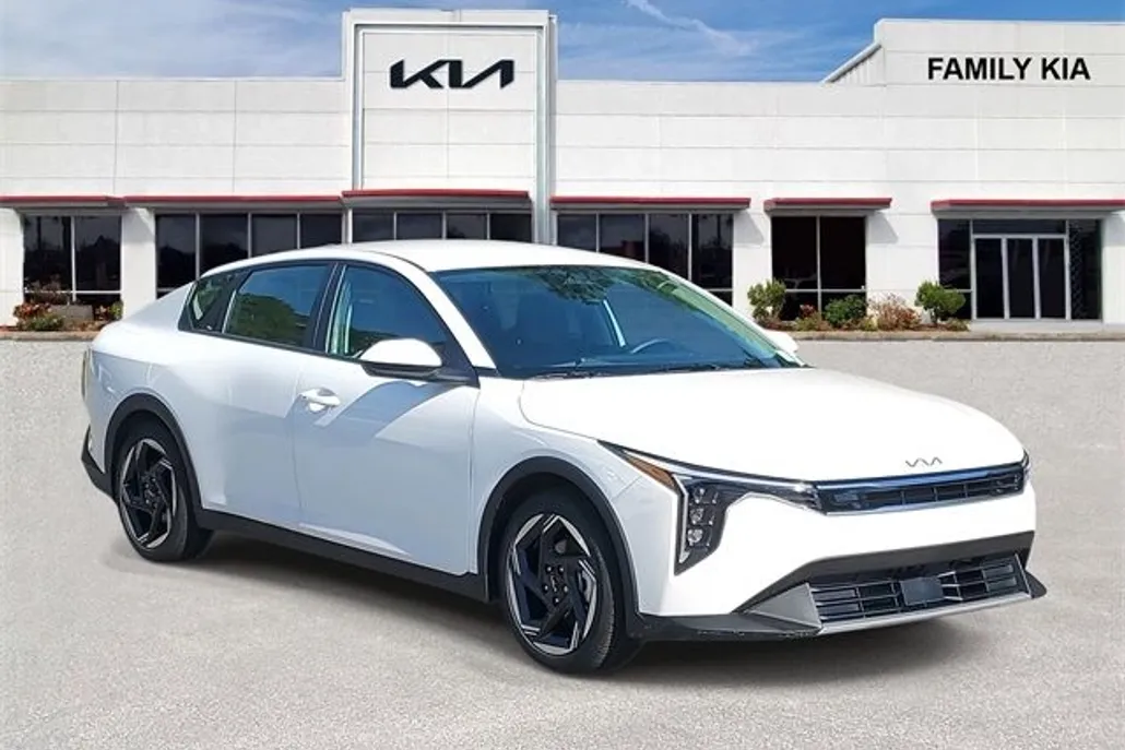 2025 Kia K4 EX photo 1